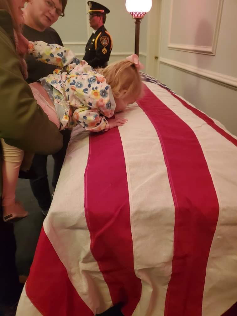 Slain officer's daughter at coffin